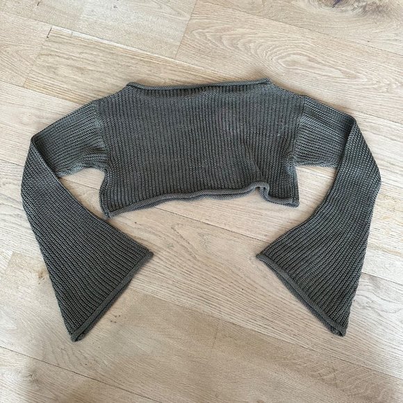 Edikted Riya Off Shoulder Knitted Crop Top in Olive Green - Picture 8 of 8